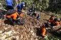 Aksi Relawan Pandawara Group Bersihkan Sampah Kali Krukut Depok
