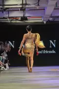 Tampil Seksi Pakai Gaun Mini, Nikita Mirzani Malah Nyeker di Fashion Show JF3
