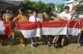Momen Mengharukan Siswa Tunanetra Mencuci Bendera Merah Putih di Semarang