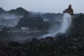 Tak Kunjung Padam, Kebakaran Sampah di TPA Sukawinatan Palembang Meluas