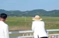 Kim Jong Un Nongkrong di Tepi Sawah, Pantau Kawasan Terhantam Topan