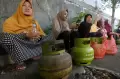 Emak-emak di Aceh Rela Antre Demi Elpiji Bersubsidi