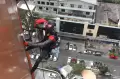 Aksi Spiderman Bersihkan Kaca Gedung di Malang