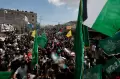 Ribuan Warga Tepi Barat Palestina Hantarkan Jenazah Korban Serangan Israel