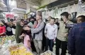 Didampingi HT, Ganjar Pranowo Blusukan ke Pasar Kranggan Bekasi