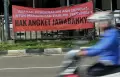 Spanduk Dukungan Penggunaan Hak Angket Tersebar di Jakarta
