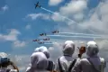 Aksi 6 Pesawat Tim Aerobatik Jupiter TNI AU Menari-nari di Langit Bumi Sriwijaya
