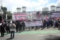 Aksi Massa Bakar Ban Tolak Pemilu Curang di Depan DPR