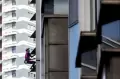 Kembali Beraksi, Spiderman Prancis Panjat Menara GT di Manila