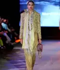 Koleksi Batik dan Purun Karya Merdi Sihombing Tampil Memukau di Melbourne Fashion Festival 2024