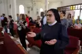 Potret Umat Kristiani Palestina Gelar Misa Paskah di Kota Gaza