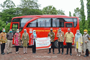 Dukung Unhas Ramah Lingkungan, BNI Serahkan Satu Unit Bus