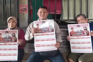Kalender dan Stiker Ganjar-Puan Ludes Diserbu Masyarakat di Bekasi