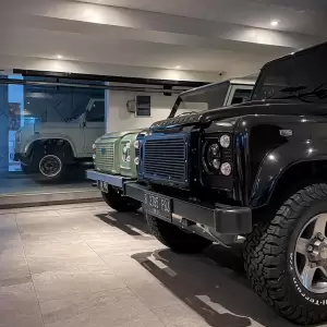 Koleksi Land Rover dan Vespa Gaery Undarsa Kalahkan Para Sultan  di Indonesia