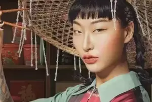 Model Iklan Mata Sipit Bersuara: Apakah Saya Menghina China pada Hari Saat Dilahirkan?