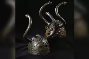 Uniknya Helm Bertanduk Panjang Berusia 1.500 Tahun Simbol Penguasa Viking