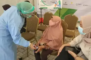 Vaksin Booster Dimulai Besok, Puskesmas di Jakarta Siap Jadi Tempat Suntik Lansia