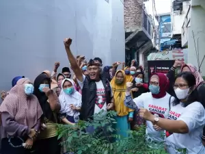 Bantu Warga Terdampak Pandemi, Sahabat Ganjar Bagi-bagi Sembako di Jakarta