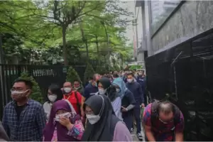 Jakarta Diguncang Gempa, Karyawan Perkantoran Berhamburan Keluar Gedung