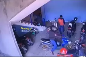 Viral! Kawanan Bandit Jalanan Todongkan Pistol di Koja