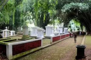 5 Kisah Misteri di Bogor, dari Makam Belanda, Gunung Salak, hingga Hutan Cifor