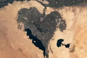 Astronot ISS Temukan Oasis Kuno Berbentuk Hati Tepat di Hari Valentine