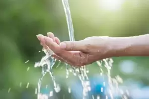 Ahli Gizi Sarankan Konsumsi Air Berkualitas dari Sumber Berkelanjutan