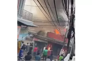 Ditinggal saat Memasak, Rumah Bu Dokter di Jatinegara Ludes Terbakar