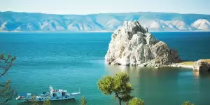 3 Danau Paling Dalam di Dunia yang Tak Banyak  Orang Tahu