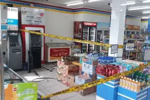 Minimarket Dibobol Maling, 20 Slop Rokok dan Pakaian Dalam Ditinggal di Plafon