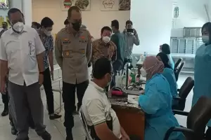 Vaksinasi Booster Produsen Minyak Goreng di Tanjung Priok, Kapolres: Karyawan Sehat, Produksi Lancar