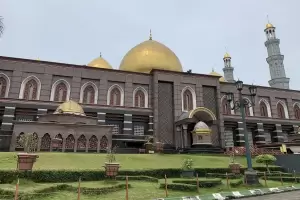 Megahnya Masjid Kubah Emas, Destinasi Wisata Religi di Kota Depok