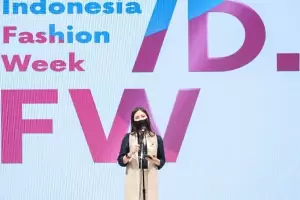 Pesan Wamenparekraf Angela untuk Pelaku Industri Fesyen Tanah Air