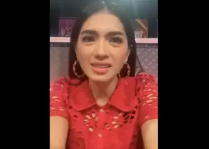Cantiknya Angel Karamoy Pakai Dress Merah Bolong-bolong di Grand Final Esports Star Indonesia Season 3