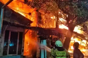 Api Belum Padam, Jumlah Armada dan Personel Ditambah Atasi Kebakaran di Dekat Pasar Gembrong