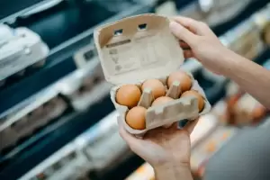 Jamin Keamanan Pangan, Super Indo Dorong Transformasi Telur Ayam Bebas Kandang Sekat