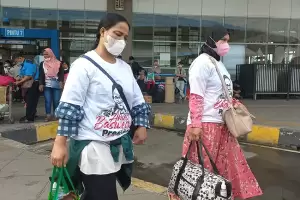 Momen Mudik Gratis Pemprov DKI, Peserta Kenakan Baju Anies Presiden Indonesia