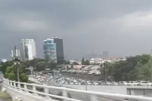 Horor Macet Tol Dalam Kota, Antrean Kendaraan saat Jam Pulang Kantor hingga 15 Km