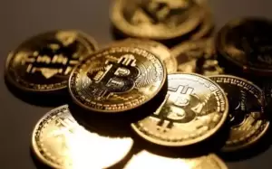 Harga Bitcoin Sempat Tembus Rp800 Juta, Kini Anjlok Terpangkas Setengahnya