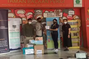 MNC Peduli dan PT MNC Guna Usaha Berikan Donasi untuk Anak-anak di Taman Bacaan Perigi Sawangan