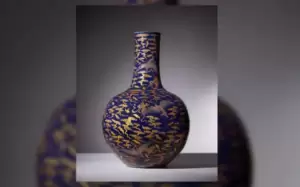 Tak Jelas Bisa Ada di Inggris, Vas Berlapis Emas Dinasti Qing Dihargai Rp26,3 Miliar