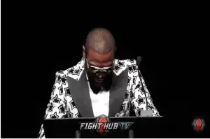 Tangisan Floyd Mayweather Jr Pecah di Acara Pelantikan Boxing Hall of Fame
