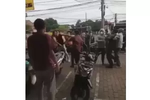 Kronologi Anggota TNI Dikeroyok Ormas di Bekasi hingga Dipukul Kepalanya 2 Kali