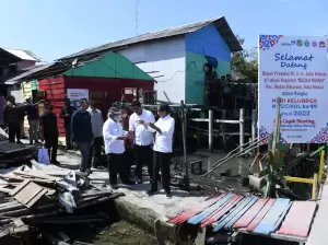 Tinjau Kawasan Rumah Layak Huni di Belawan, Jokowi: Akan Kita Tata Biar Lebih Sehat
