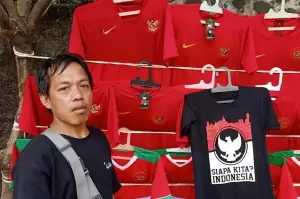 Pedagang Mengeluh, Antusiasme Suporter Indonesia Beli Jersey di Piala AFF U-19 2022 Menurun