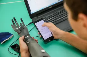 Berfungsi Seperti yang Asli, Tangan Palsu Berteknologi AI Resmi Diperkenalkan
