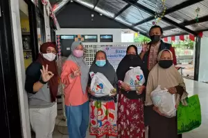 Bantu Masyarakat Bawah, OK OCE Gelar Bazar Murah di Duren Sawit