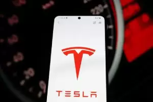 Anggota DPR Soroti Kontrak Beli Nikel Tesla dari Perusahaan China Rp74 Triliun