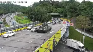 Bikin Kehebohan, Tank Tempur Ini Mogok di Tengah Jalan