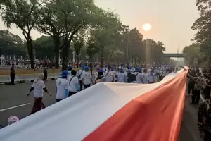 Puluhan Ribu Masyarakat Ramaikan Kirab Merah Putih di Istana Merdeka